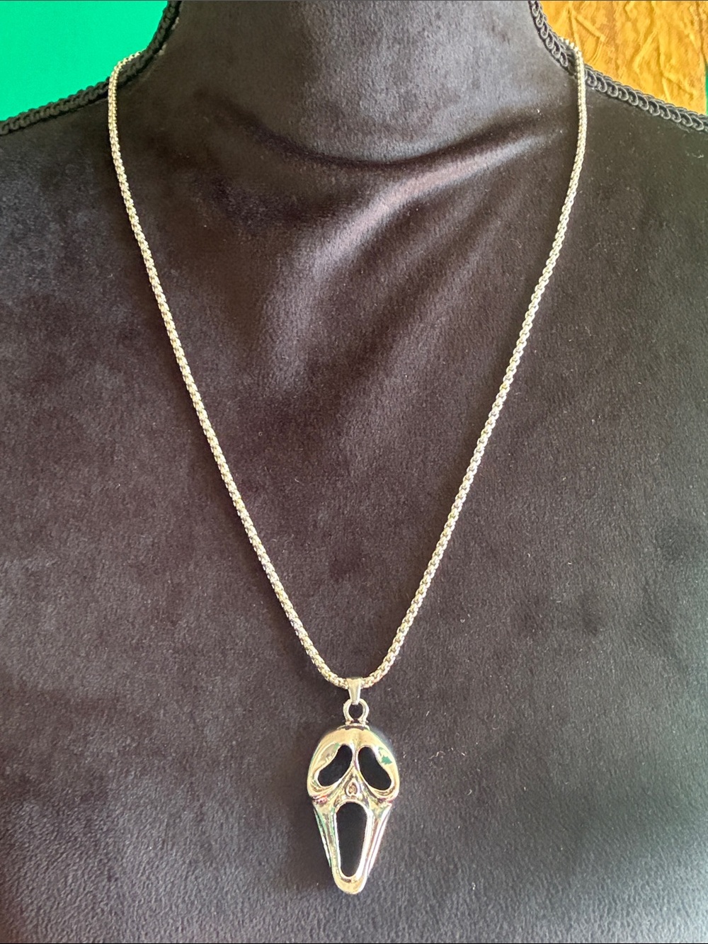NWT Scream character ghost face mask pendant necklace in silvertone Halloween